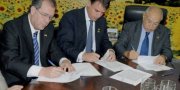 Governador Siqueira Campos assina com representantes da empresa indiana IL&FS Transportation Networks Ltda (ITNL) protocolo de intenÃ§Ãµes