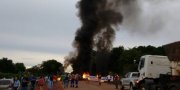 Manifestantes fecharam a TO-222 em protesto contra frigorÃ­fico